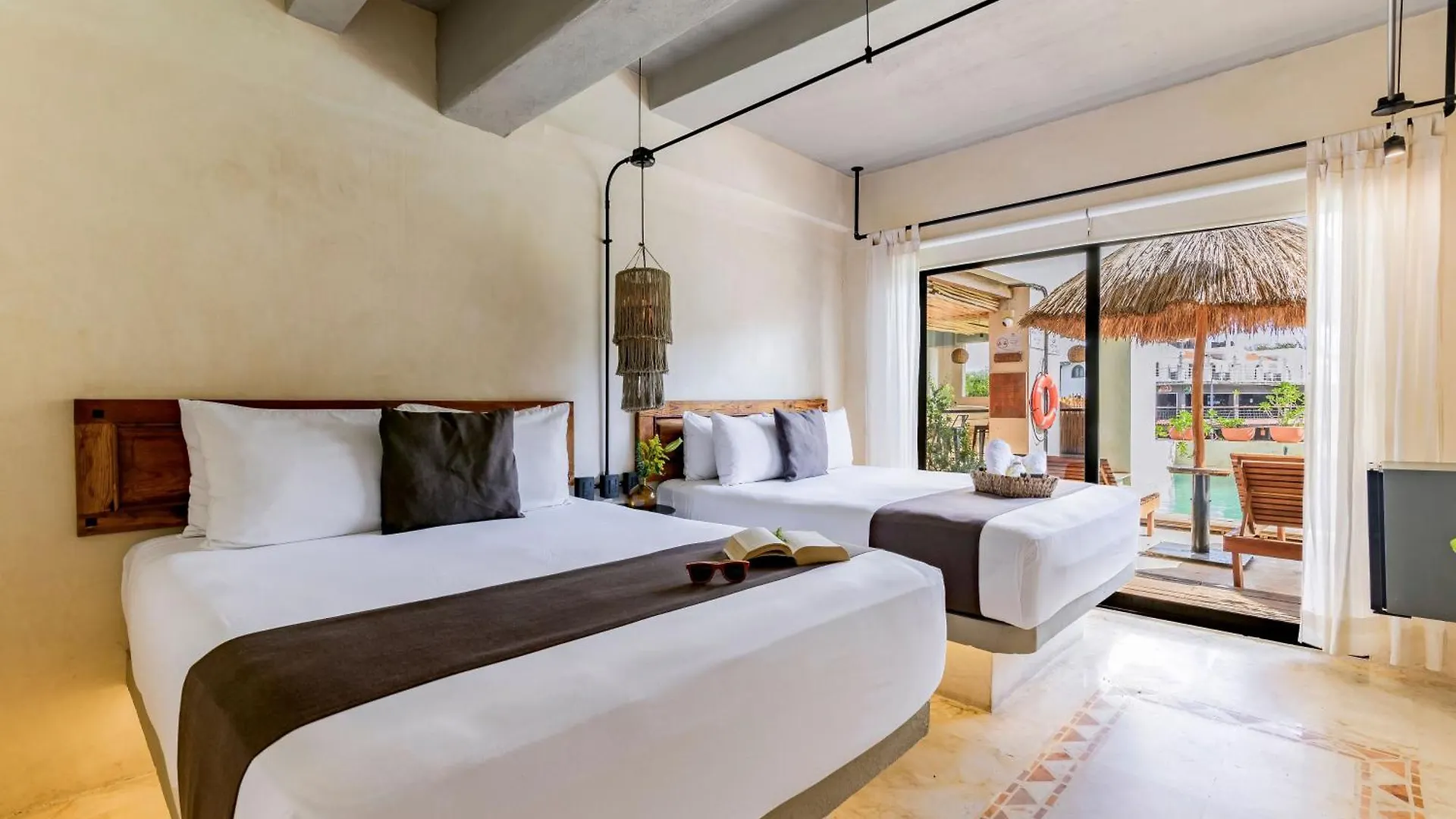 ****  Caribbean Paradise Hotel & Spa - 5Th Avenue Playa del Carmen Mexiko
